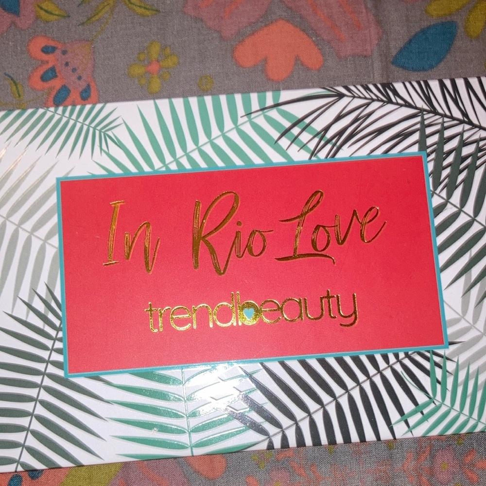 In Rio Love Eyeshadow Palette - Vibrant Colors
